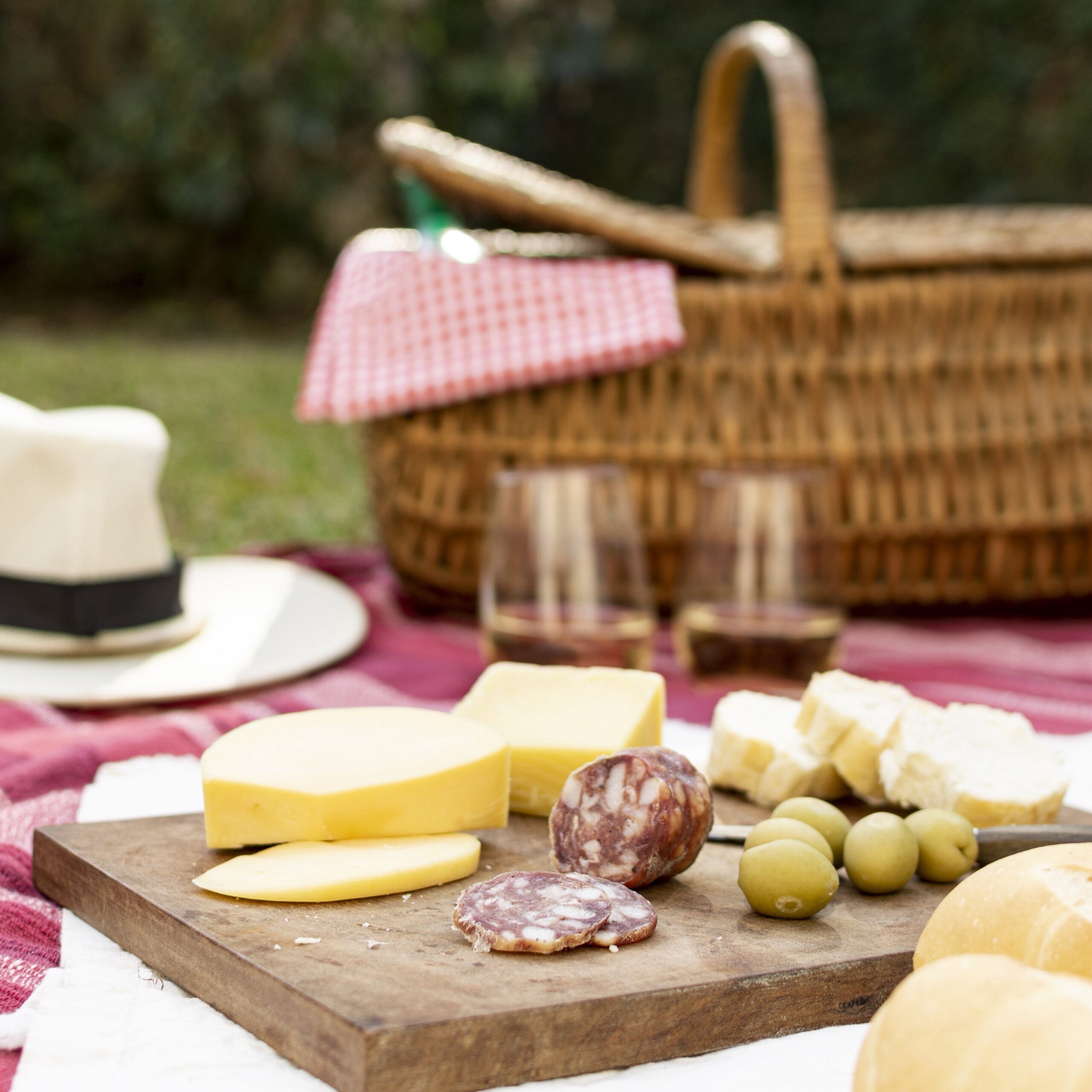 Picnic sostenibile in giardino: guida completa a contenitori, piatti eco e cibo fresco