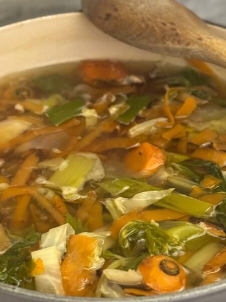 brodo vegetale con gli scarti