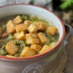 zuppa di verza porri e patate nel coccio di Kikka Idea Casa