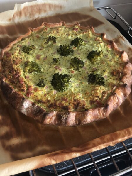 Torta salata con broccoli, ricotta e formaggio