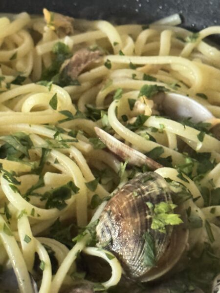 Linguine alle vongole con prezzemolo fresco