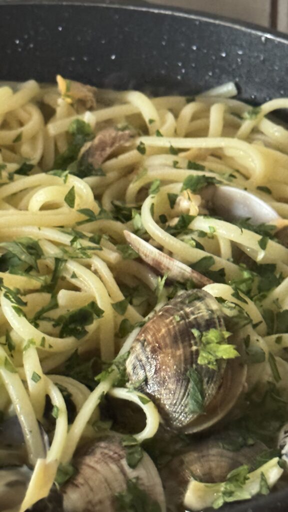 Linguine alle vongole con prezzemolo fresco