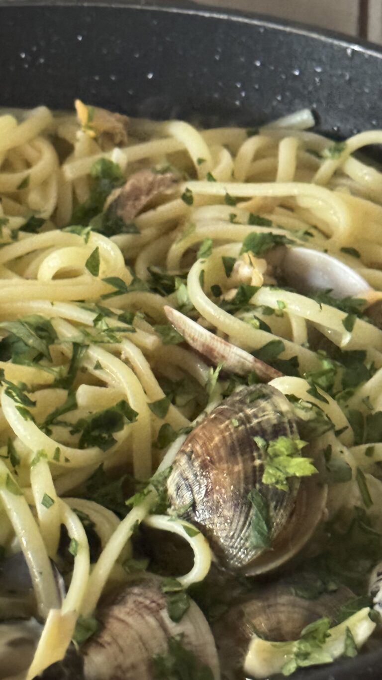 Linguine alle vongole con prezzemolo fresco