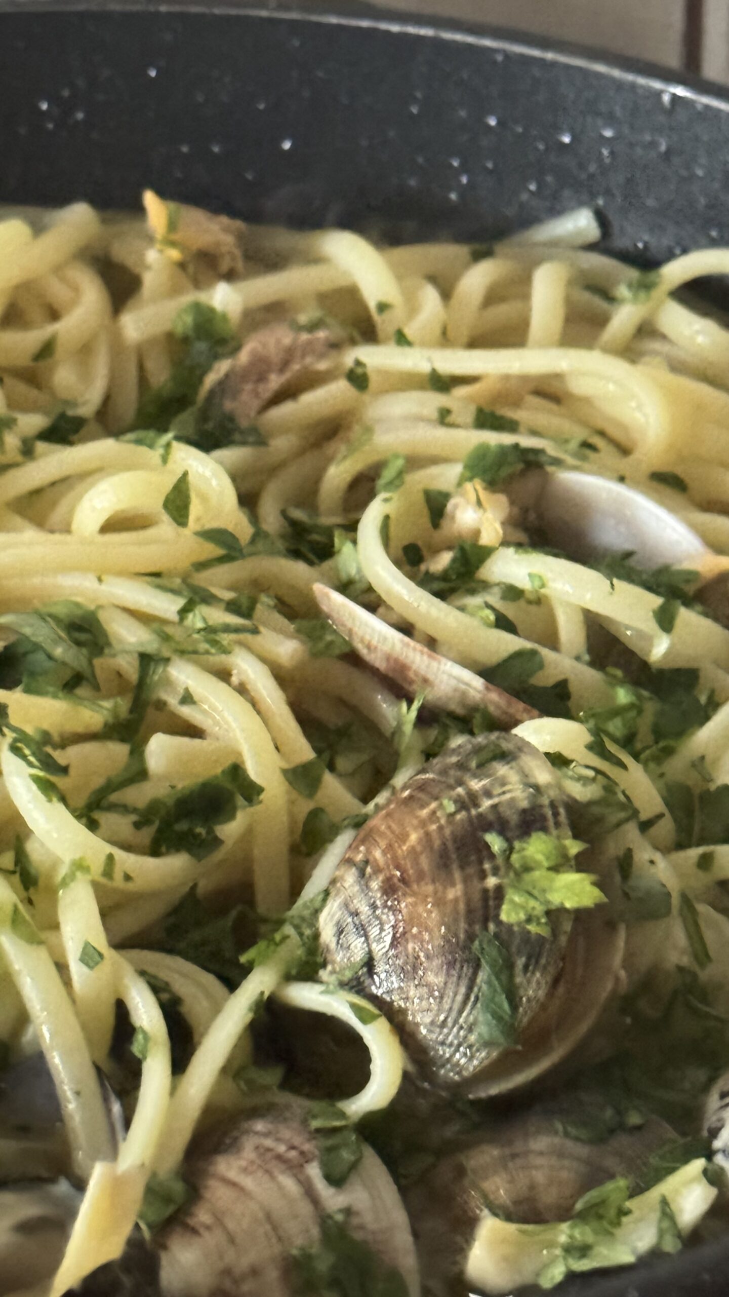 Linguine alle vongole con prezzemolo fresco