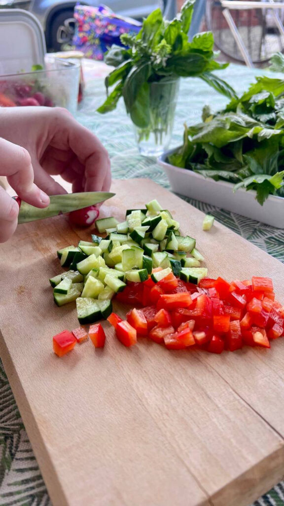 ingredienti che vengono tagliati